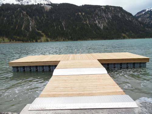 schwimmender Badesteg 2-lagig mit Holzbelag zum Chillen und Relaxen